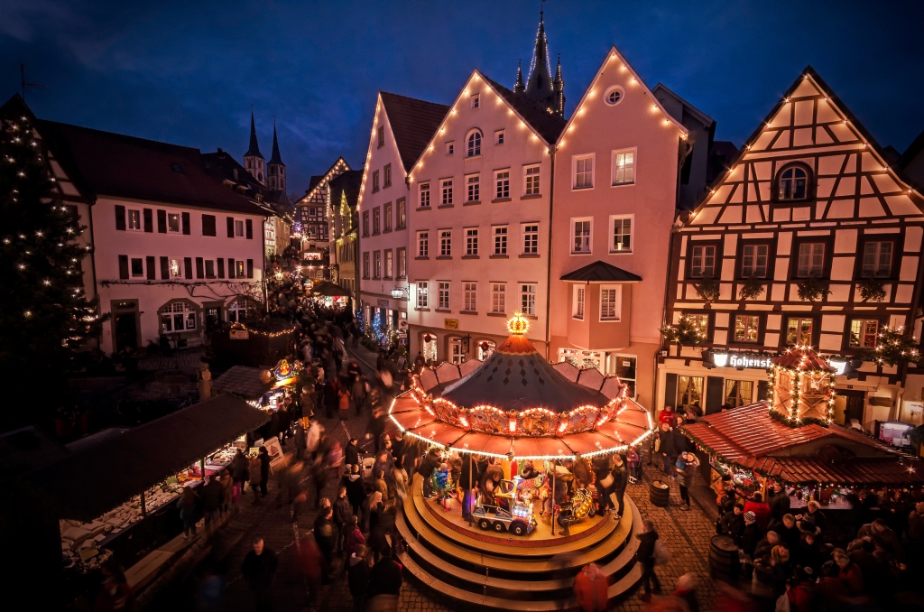 Bad Wimpfen Weihnachtsmarkt Karussell Blauer Turm quer13pg