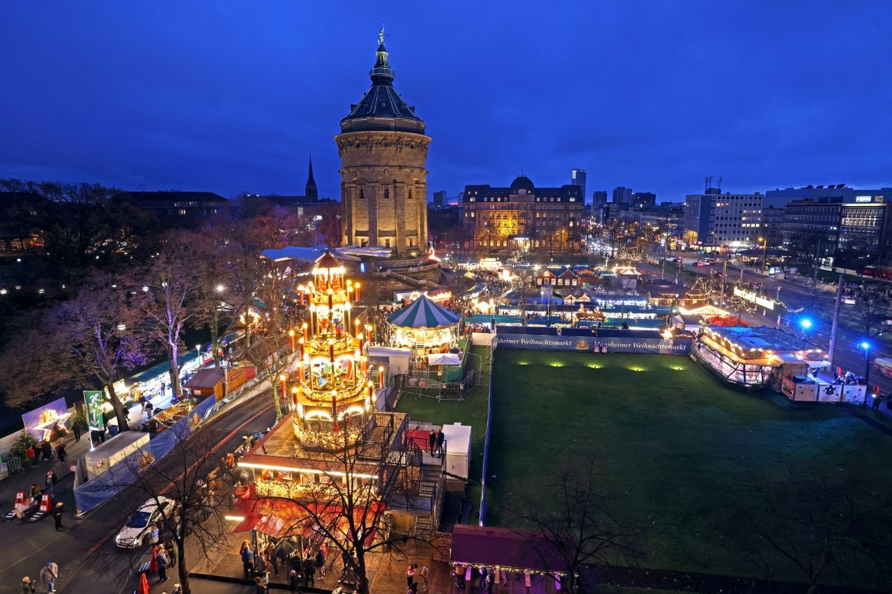 Mannheimer Weihnachtsmarkt am Wasserturm 2025 04 CB 5A4A5875