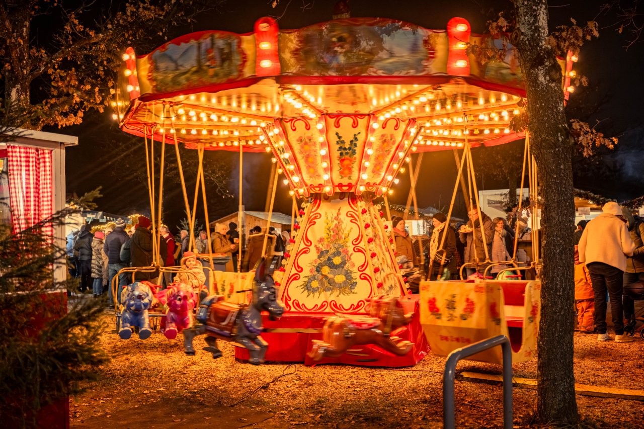 Weihnachtsmarkt TieferStollen Karussell cStadt Aalen Tobias Holzinger